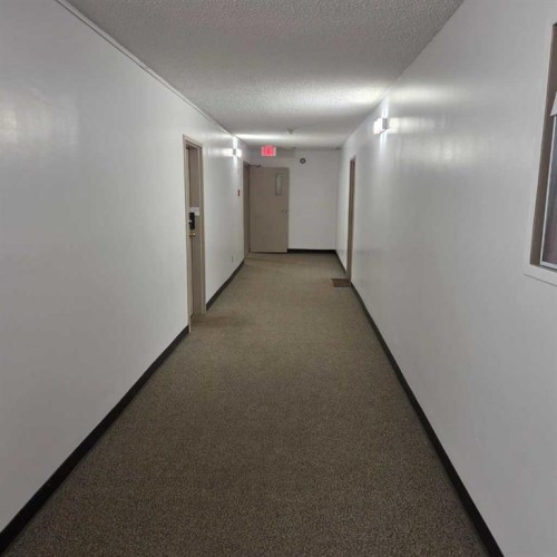 312B-5611 9 Avenue, Edson, AB - Indoor Photo Showing Other Room
