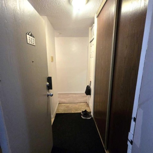 312B-5611 9 Avenue, Edson, AB - Indoor Photo Showing Other Room