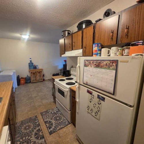 312B-5611 9 Avenue, Edson, AB - Indoor Photo Showing Kitchen