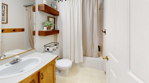 8 Trading Post Trail, Whitecourt, AB - Indoor Photo Showing Bathroom