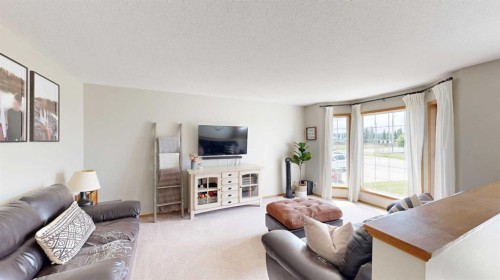 8 Trading Post Trail, Whitecourt, AB - Indoor Photo Showing Living Room