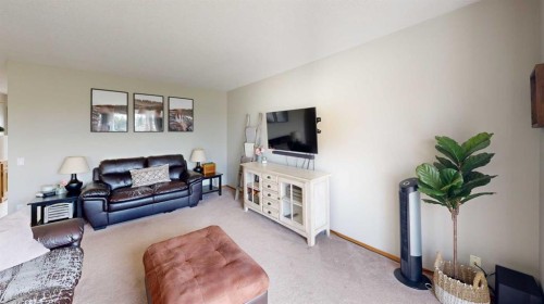 8 Trading Post Trail, Whitecourt, AB - Indoor Photo Showing Living Room