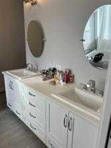 805 7 Avenue, Fox Creek, AB - Indoor Photo Showing Bathroom