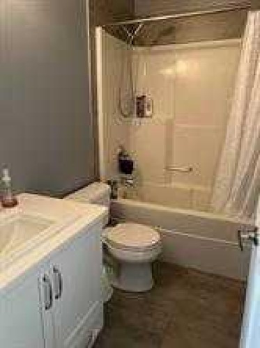 805 7 Avenue, Fox Creek, AB - Indoor Photo Showing Bathroom