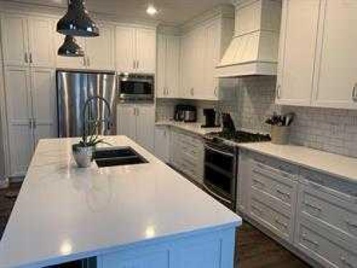 805 7 Avenue, Fox Creek, AB - Indoor Photo Showing Kitchen With Double Sink With Upgraded Kitchen