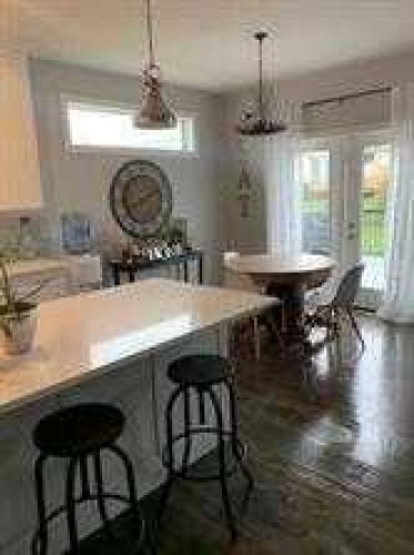 805 7 Avenue, Fox Creek, AB - Indoor