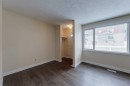 25-608 Main Street, Slave Lake, AB  - Indoor Photo Showing Other Room 