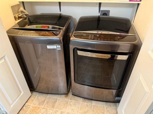 122 Litke Cove, Hinton, AB - Indoor Photo Showing Laundry Room