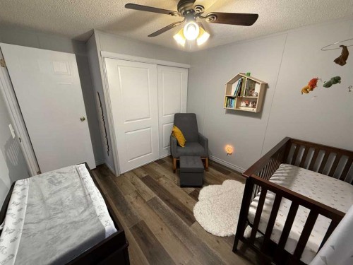 122 Litke Cove, Hinton, AB - Indoor Photo Showing Bedroom