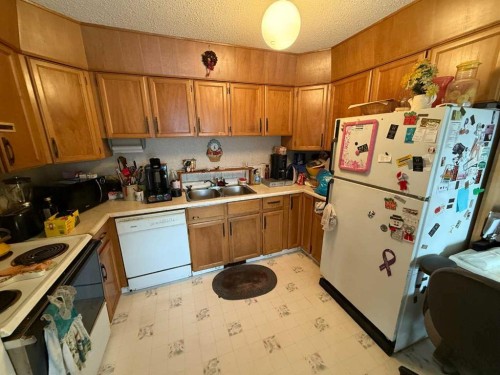 120 Reimer Drive, Hinton, AB - Indoor Photo Showing Kitchen With Double Sink