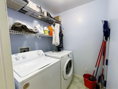 6102 11 Avenue, Edson, AB - Indoor Photo Showing Laundry Room