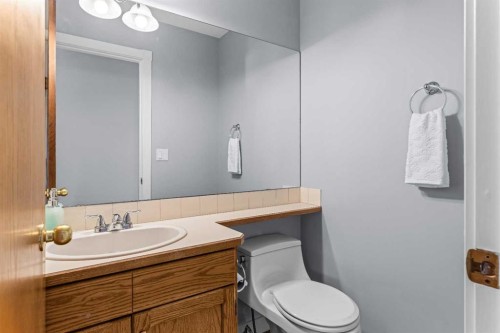 2-532 First Street East, Cochrane, AB - Indoor Photo Showing Bathroom