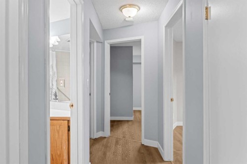 2-532 First Street East, Cochrane, AB - Indoor Photo Showing Other Room