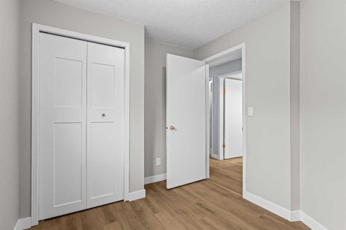 2-532 First Street East, Cochrane, AB - Indoor Photo Showing Other Room