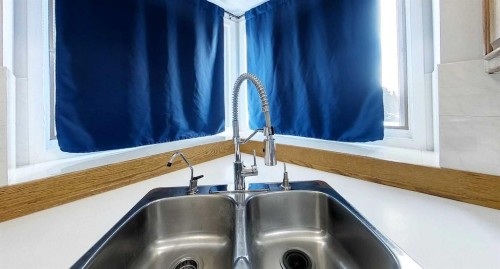 1610 53 Street, Edson, AB - Indoor Photo Showing Kitchen With Double Sink