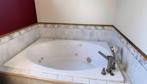 1610 53 Street, Edson, AB - Indoor Photo Showing Bathroom