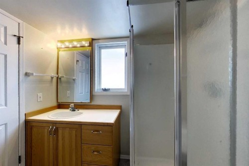 1610 53 Street, Edson, AB - Indoor Photo Showing Bathroom