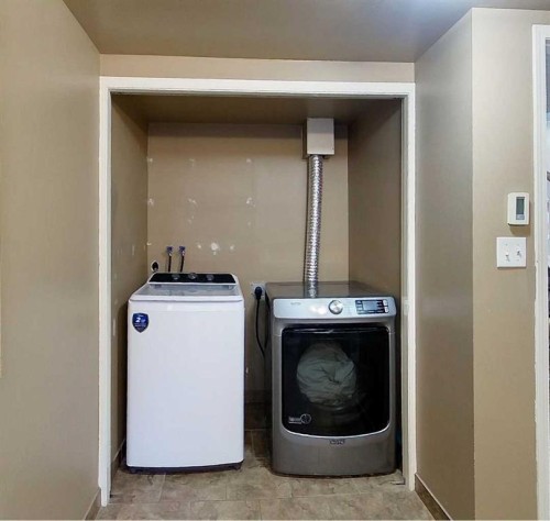 1610 53 Street, Edson, AB - Indoor Photo Showing Laundry Room