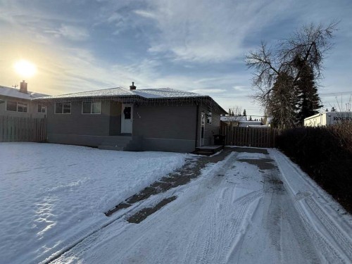 106 DOUGLAS Drive  Hinton, AB T7V 1C1