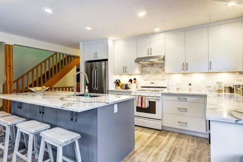 1050 Rundleview Drive, Canmore, AB - Indoor Photo Showing Kitchen With Upgraded Kitchen