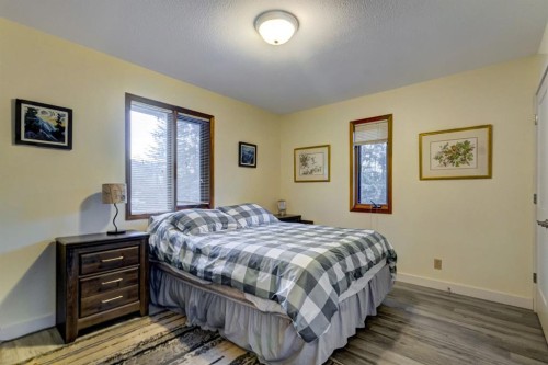 1050 Rundleview Drive, Canmore, AB - Indoor Photo Showing Bedroom