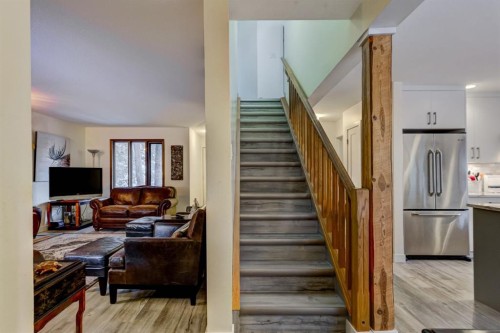 1050 Rundleview Drive, Canmore, AB - Indoor Photo Showing Other Room