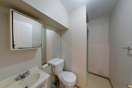 1004 12 Street, Slave Lake, AB - Indoor Photo Showing Bathroom