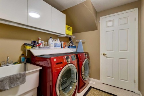 36 Antelope Lane, Banff, AB - Indoor Photo Showing Laundry Room
