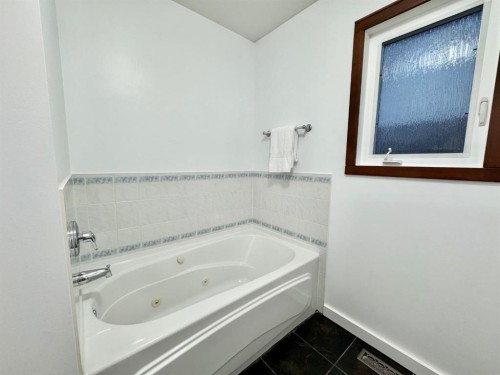 28 Steward Drive, Whitecourt, AB - Indoor Photo Showing Bathroom