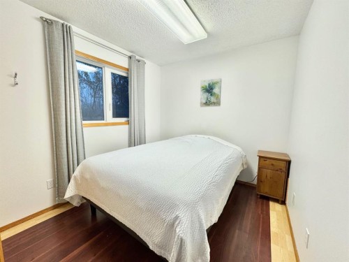 28 Steward Drive, Whitecourt, AB - Indoor Photo Showing Bedroom
