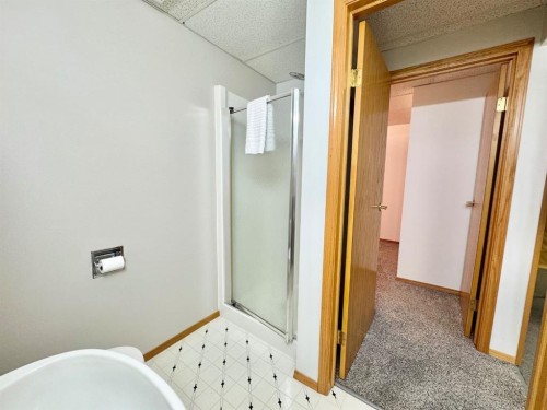 28 Steward Drive, Whitecourt, AB - Indoor Photo Showing Bathroom