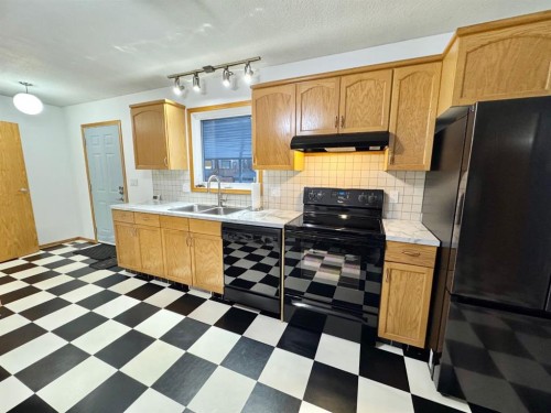 28 Steward Drive, Whitecourt, AB - Indoor Photo Showing Kitchen With Double Sink
