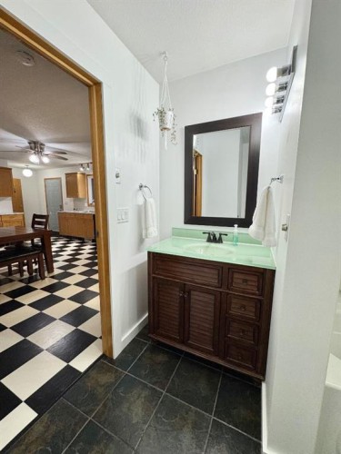 28 Steward Drive, Whitecourt, AB - Indoor Photo Showing Bathroom