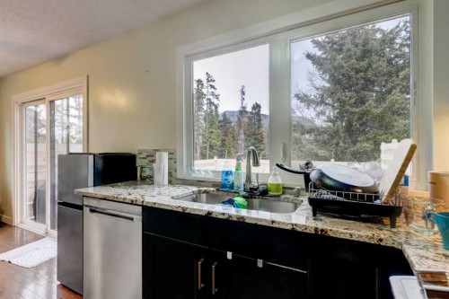 116 Nahanni Drive, Banff, AB - Indoor Photo Showing Kitchen