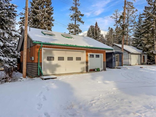 813 13Th Street, Canmore, AB - Outdoor