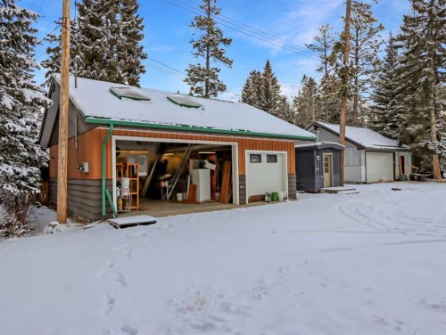 813 13Th Street, Canmore, AB - Outdoor