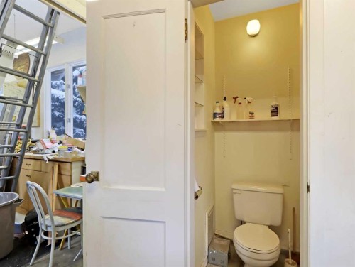 813 13Th Street, Canmore, AB - Indoor Photo Showing Bathroom