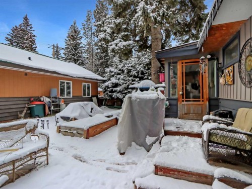 813 13Th Street, Canmore, AB - Outdoor