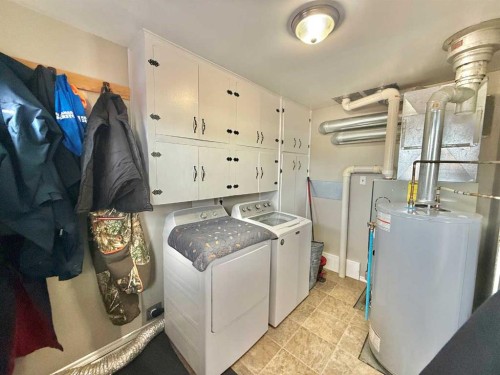 104 Laurel Square, Hinton, AB - Indoor Photo Showing Laundry Room