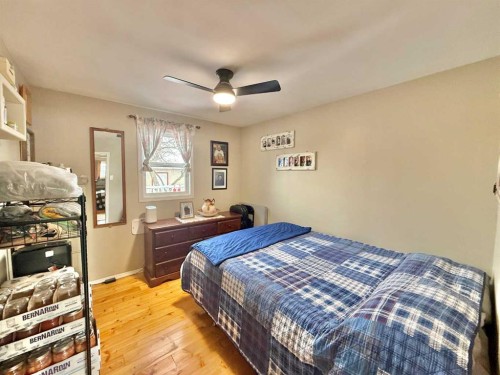 104 Laurel Square, Hinton, AB - Indoor Photo Showing Bedroom