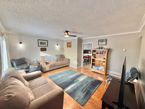 104 Laurel Square, Hinton, AB - Indoor Photo Showing Living Room
