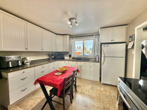 104 Laurel Square, Hinton, AB - Indoor Photo Showing Kitchen With Double Sink