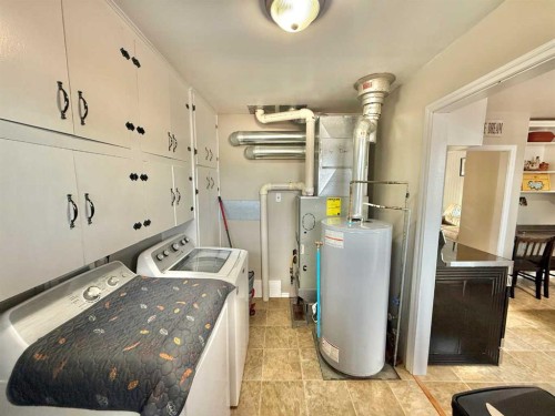 104 Laurel Square, Hinton, AB - Indoor Photo Showing Laundry Room