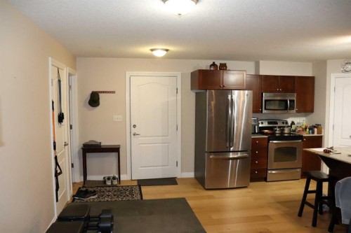 305-5037 7 Avenue, Edson, AB - Indoor Photo Showing Kitchen