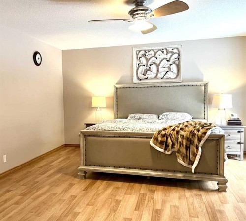 4228 8 Avenue, Edson, AB - Indoor Photo Showing Bedroom