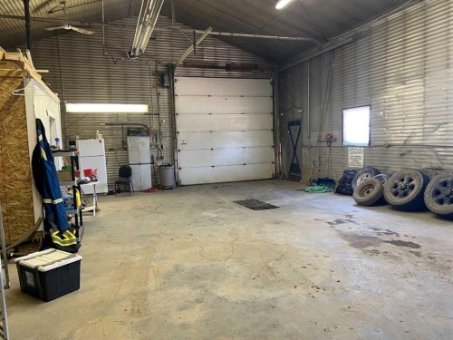 114 1 Avenue, Fox Creek, AB 