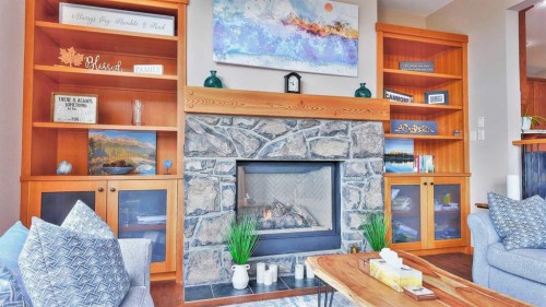 1-101 Armstrong Place, Canmore, AB - Indoor Photo Showing Living Room With Fireplace