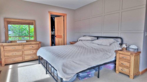 1-101 Armstrong Place, Canmore, AB - Indoor Photo Showing Bedroom