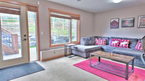 1-101 Armstrong Place, Canmore, AB - Indoor Photo Showing Living Room