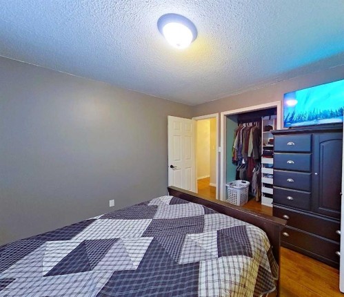 605 6 Avenue Ne, Slave Lake, AB - Indoor Photo Showing Bedroom
